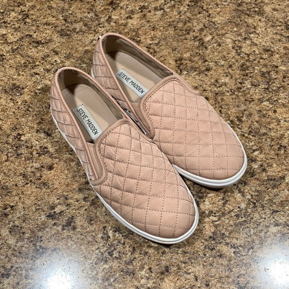 EUC Steve Madden Slip On 7 Peach Quilted Ecntrcqt